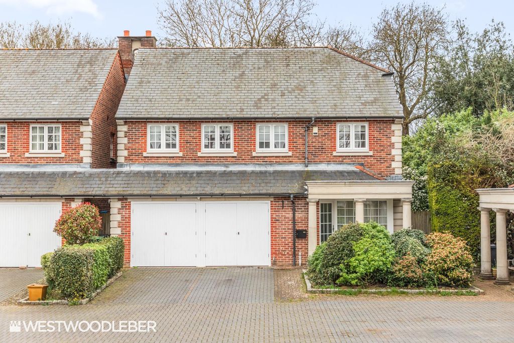 Property photo 1 of 40 Broxbourneburymews_39.Jpg