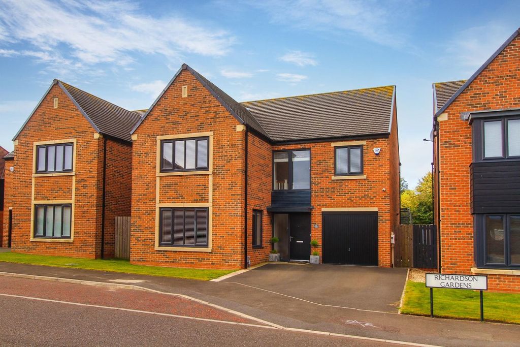 Property photo 1 of 18 1