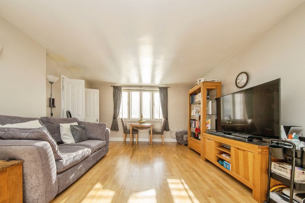 Property photo 2 of 22