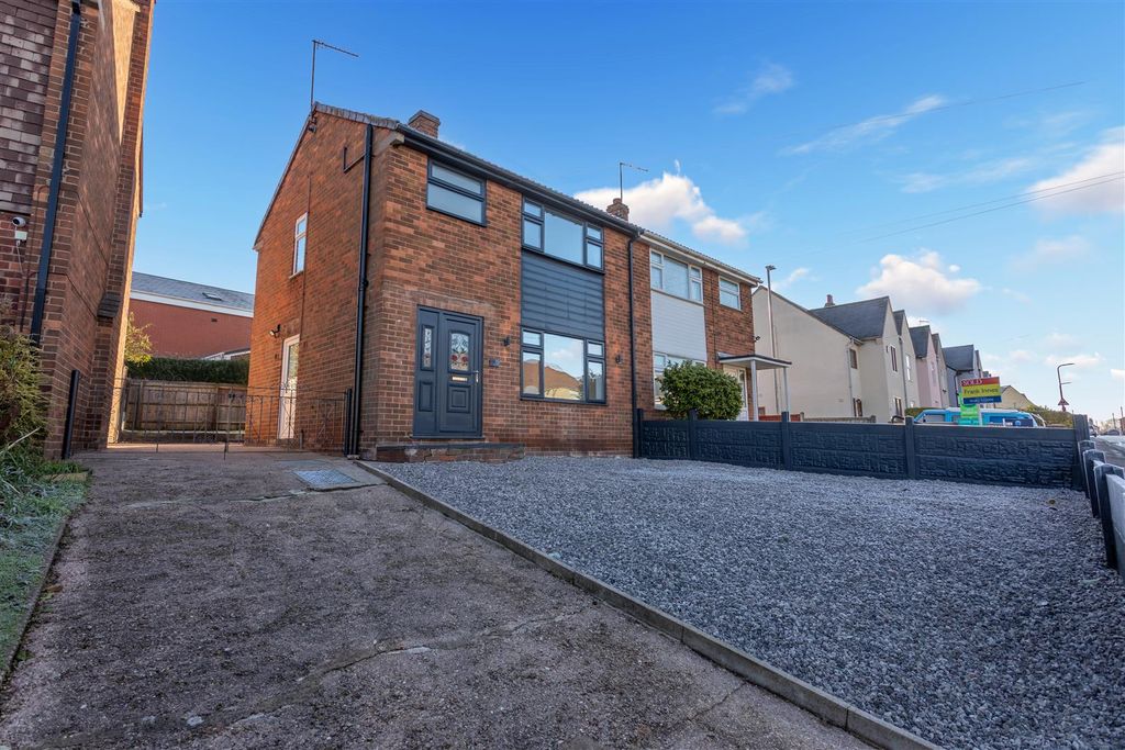 Property photo 2 of 24 Dwelest - 15 Short Street, Staphenhill, De15 9Ls-0