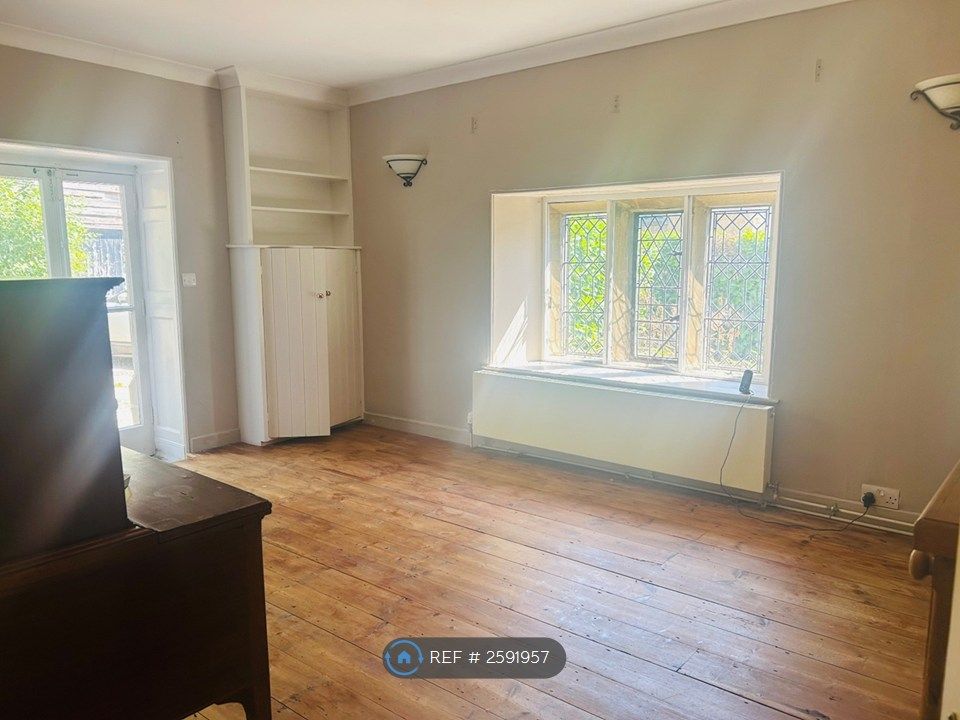 Property photo 3 of 6 Living Room