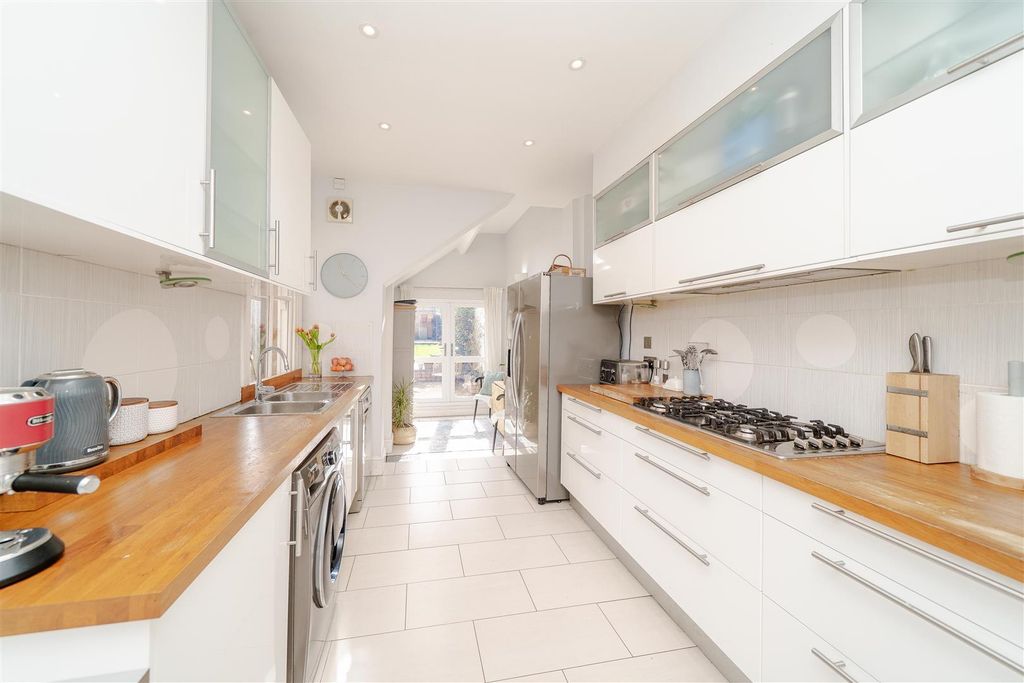 Property photo 3 of 32 Dining Kitchen