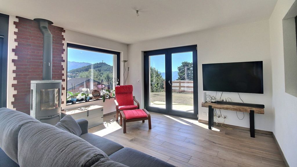 Property photo 3 of 13