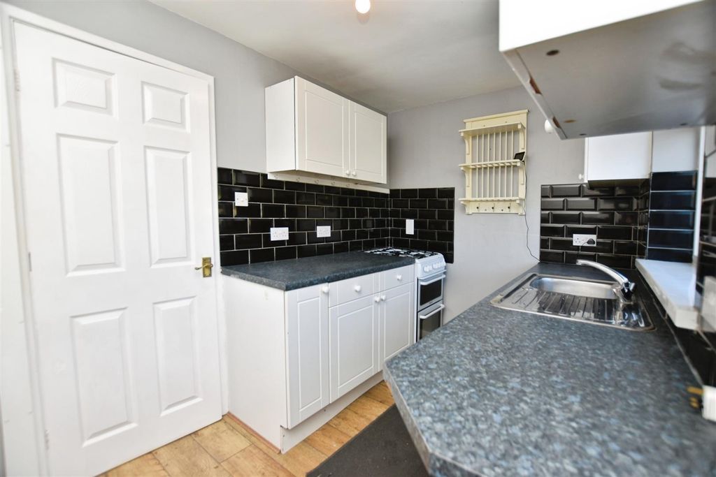 Property photo 2 of 11 Breakfast Kitchen