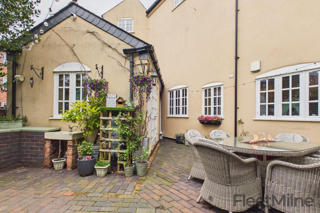 Property photo 2 of 35 Garden/Patio