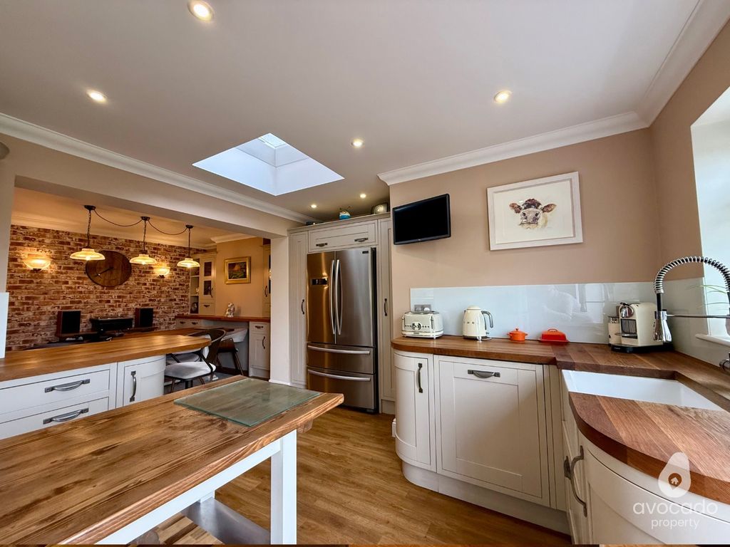 Property photo 2 of 33 4536196