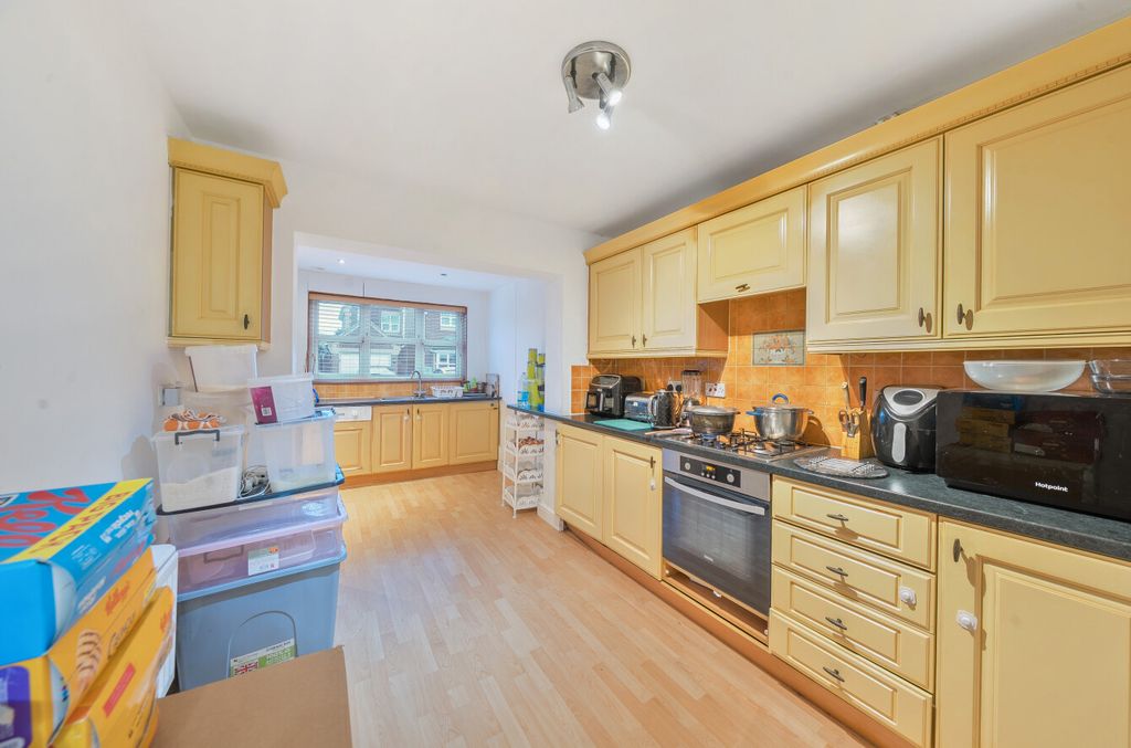 Property photo 3 of 20 Kitchen