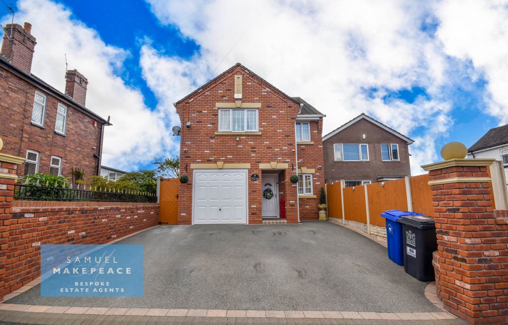Property photo 1 of 35 Turn Key - Immaculate Four Bedroom Detached Property In Highly Sought After Area