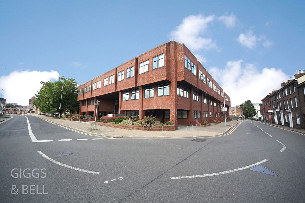 Property photo 1 of 9 2669561