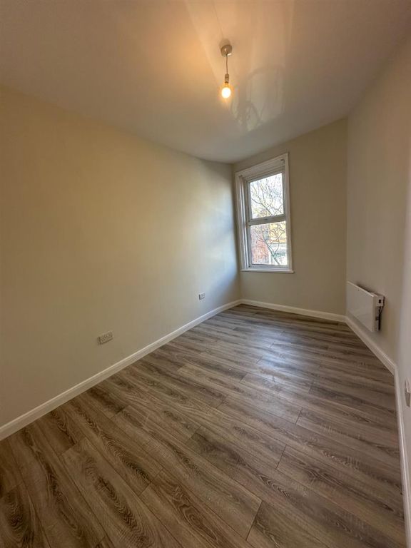 Property photo 3 of 6 Bed.Jpg