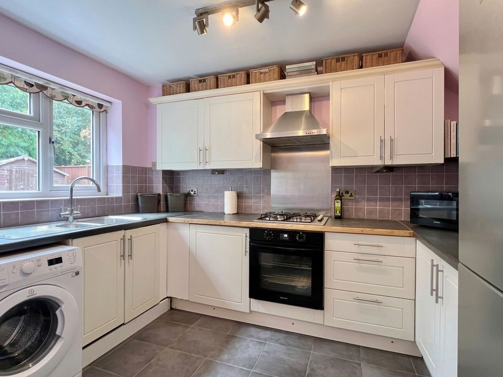 Property photo 3 of 12 Kitchen