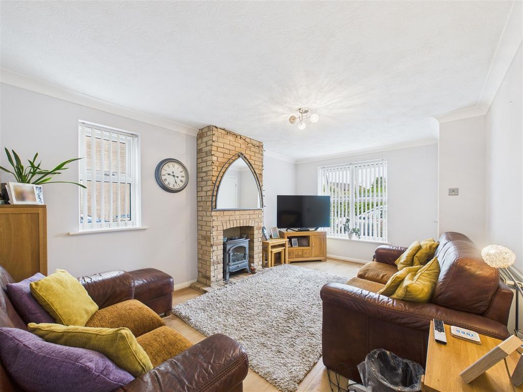 Property photo 2 of 13 Cam05451G0-Pr0067-Still007.Jpg