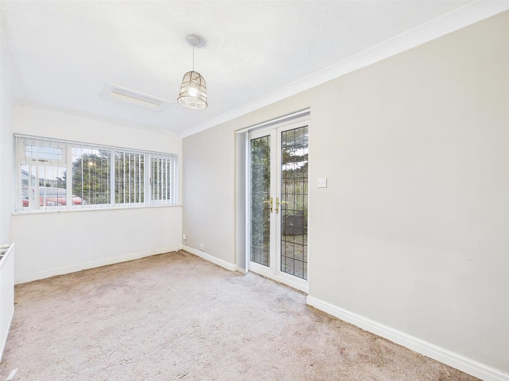 Property photo 3 of 35 Cam03844G0-Pr0353-Still004.Jpg