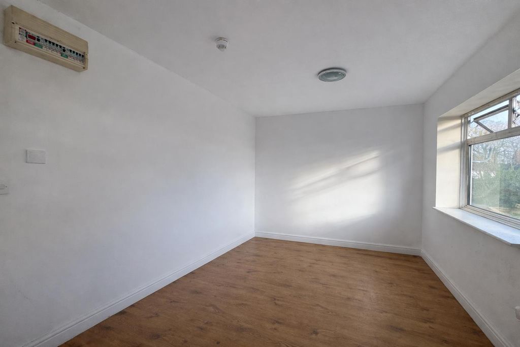 Property photo 2 of 5 Chatgpt Image Mar 25, 2026, 04_42_54 Pm.Png