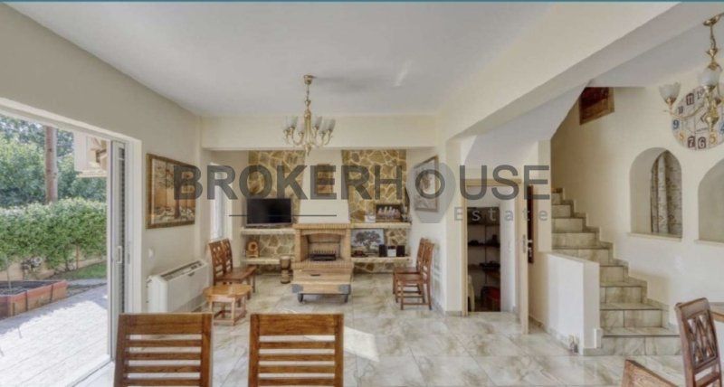 Property photo 3 of 33
