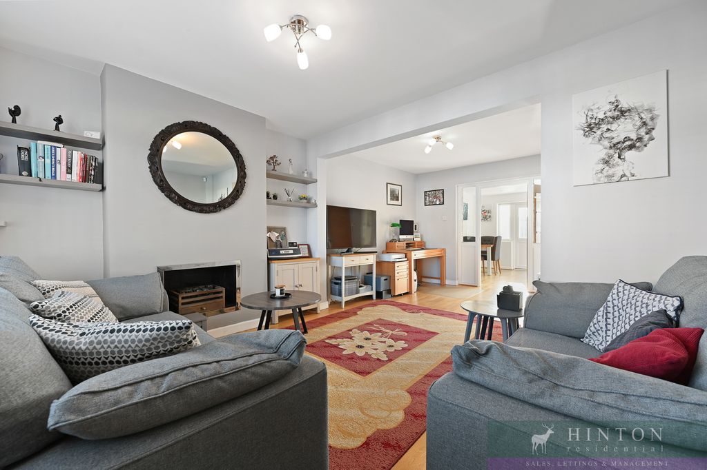 Property photo 3 of 11 9