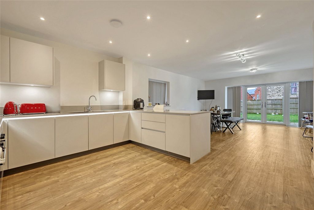 Property photo 2 of 15 Picture No. 16