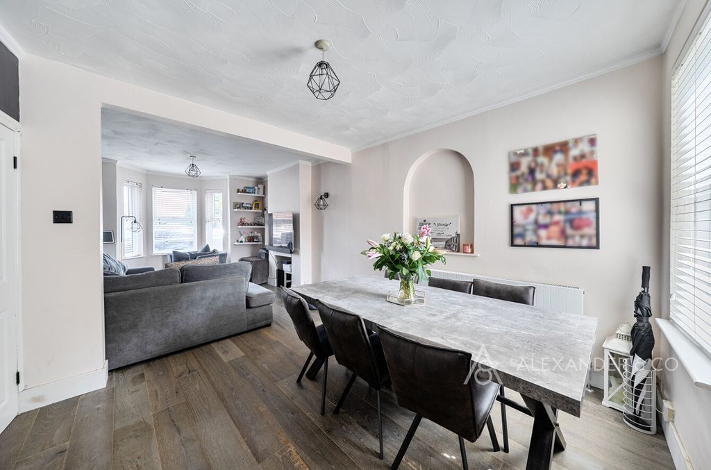 Property photo 3 of 14 9c01c9B0-5958-4cd...
