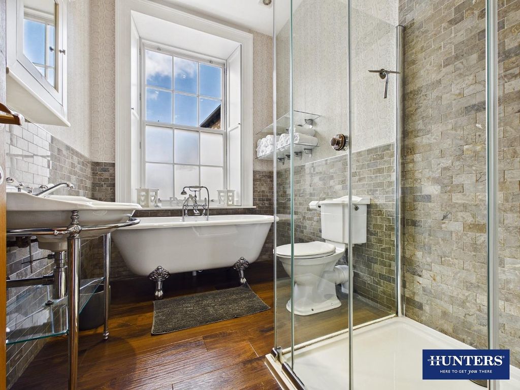 Property photo 3 of 28 Bathroom