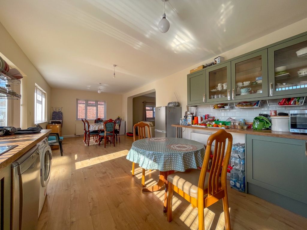 Property photo 2 of 22 4548663