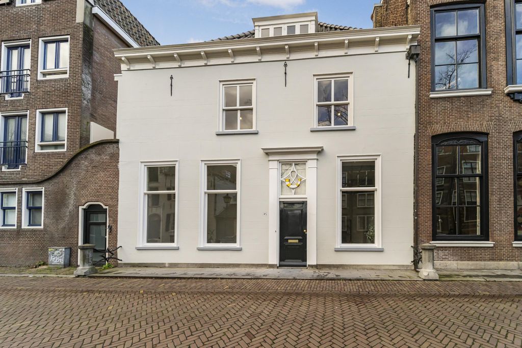 Property photo 2 of 85