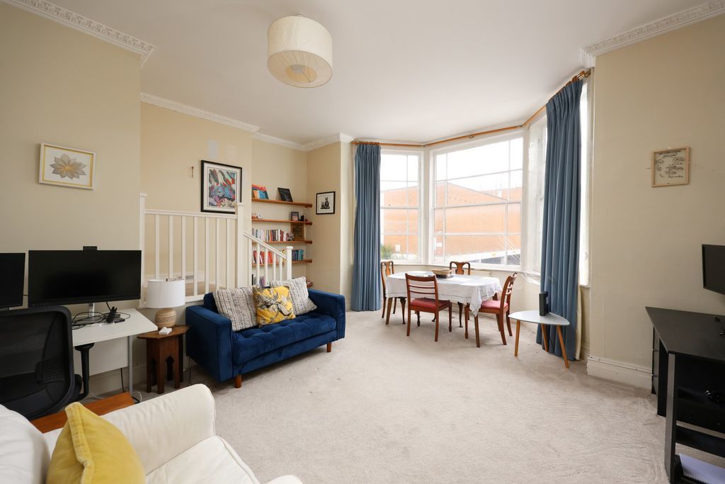 Property photo 2 of 10 Sitting/Dining Room