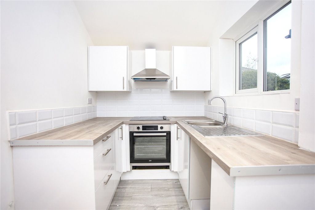 Property photo 2 of 12 Picture No. 11