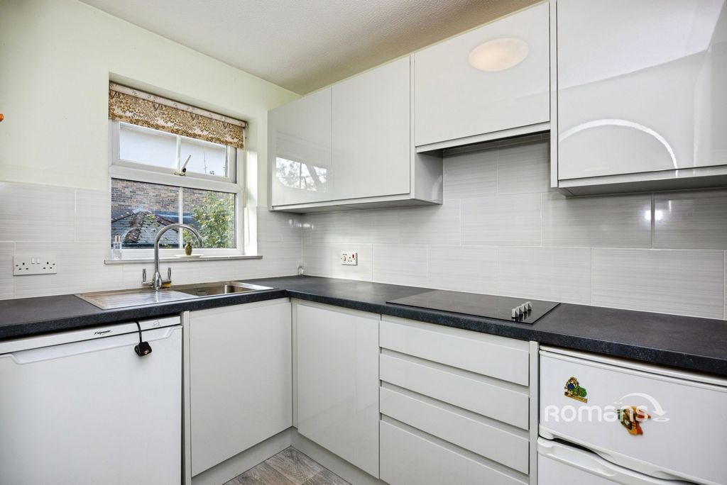 Property photo 3 of 9 Pbox-Img.Jpg