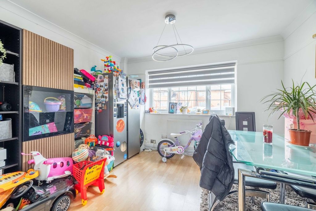 Property photo 3 of 14