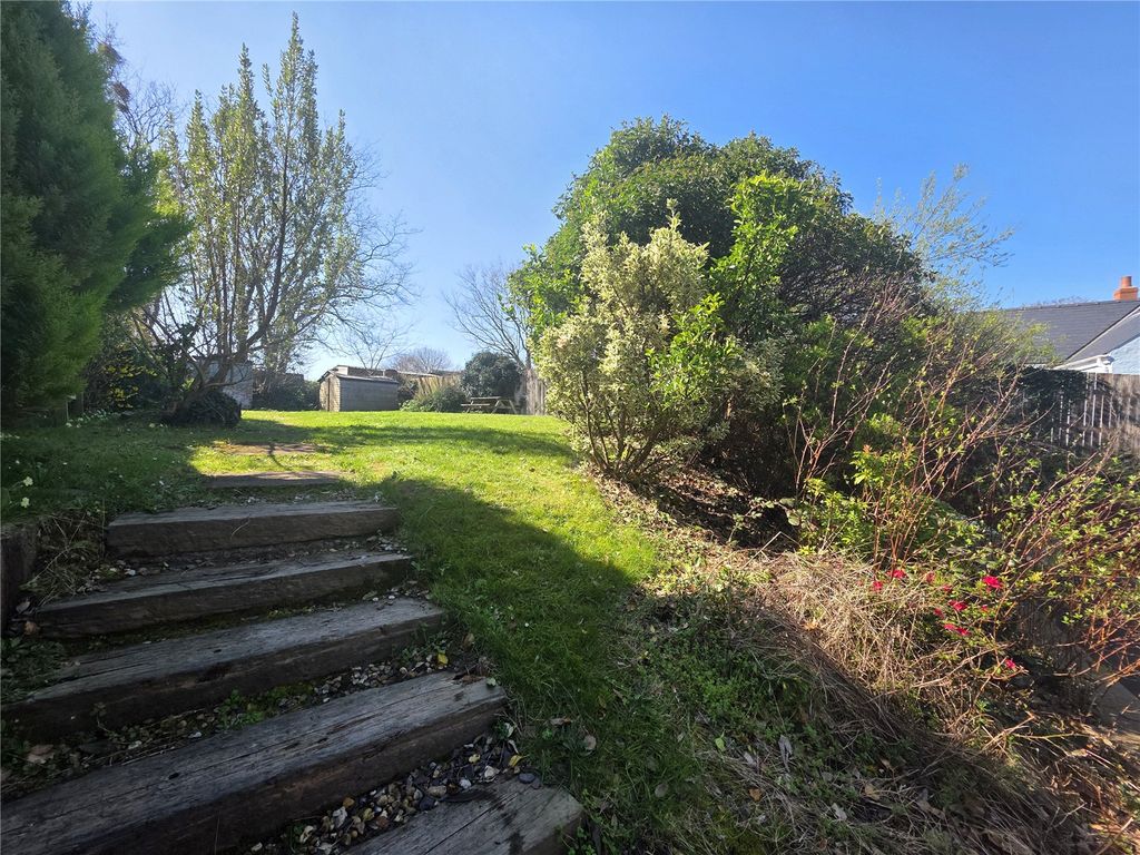 Property photo 2 of 39 Picture No. 32