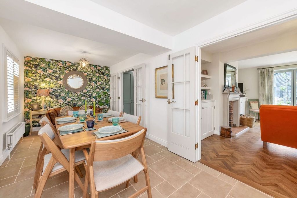 Property photo 3 of 28