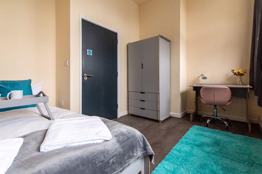 Additional image 17 of 5 bed flat to rent5-7 South Parade NG1