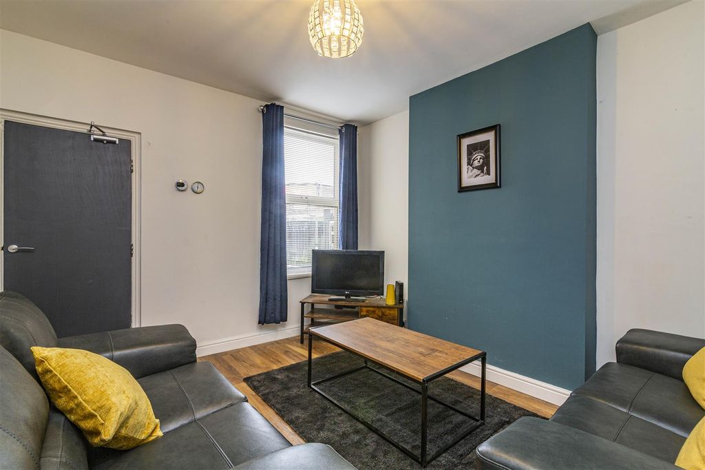 Property photo 3 of 5 17Roseburyave (6 Of 31).Jpg