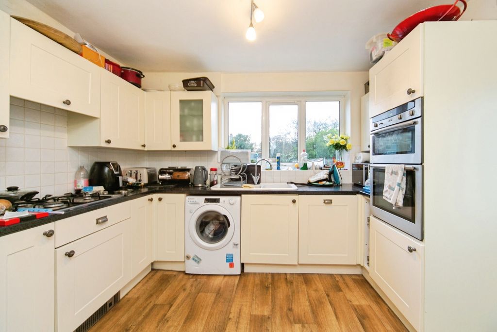 Property photo 3 of 23 Kitchen