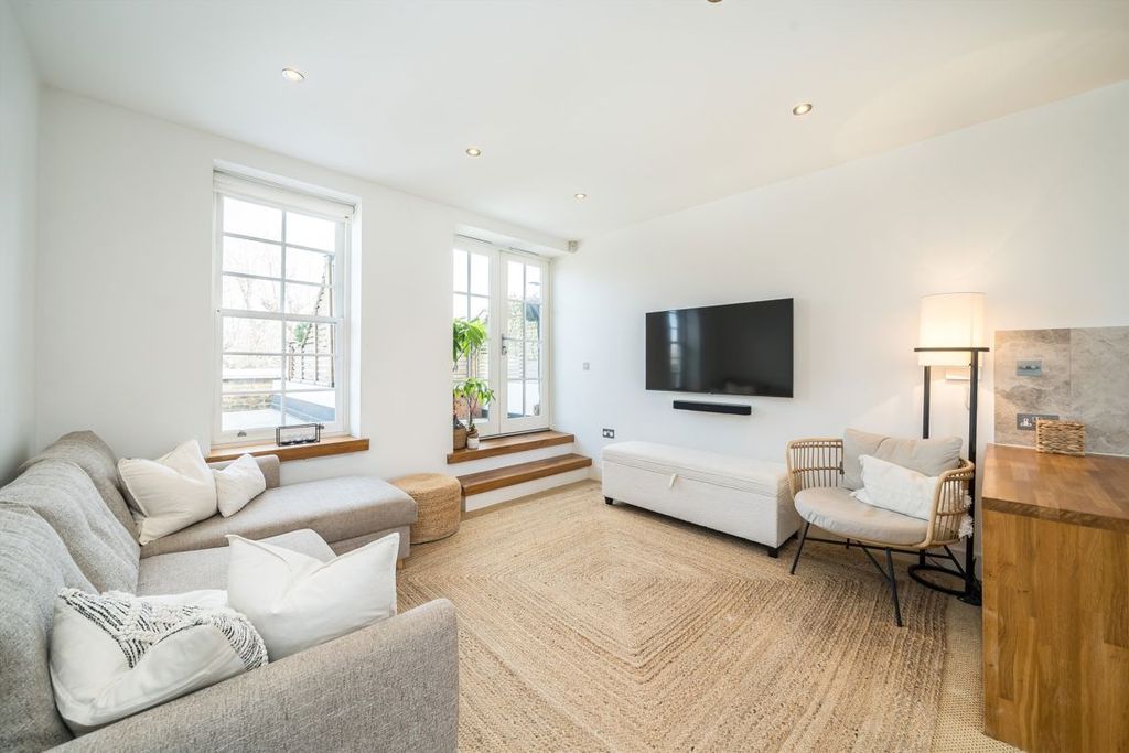 Property photo 3 of 9