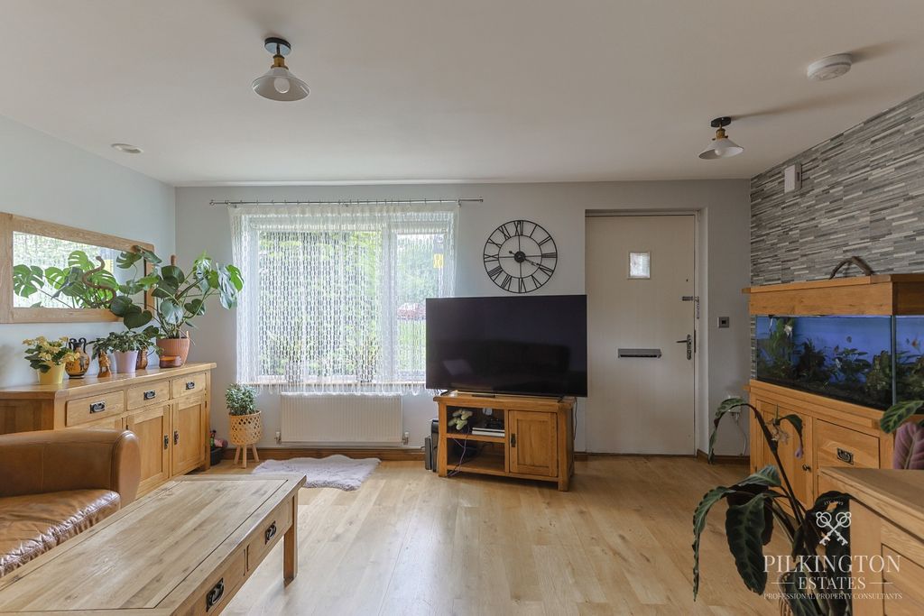 Property photo 2 of 15 5110892