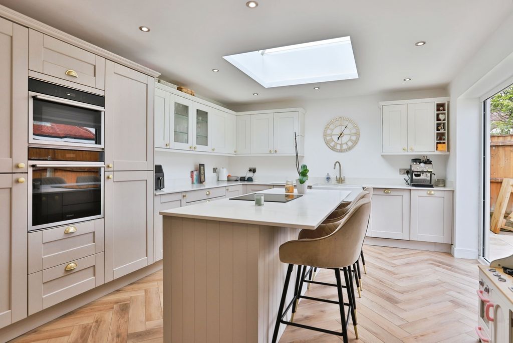 Property photo 3 of 18 Pbox-Img.Jpg