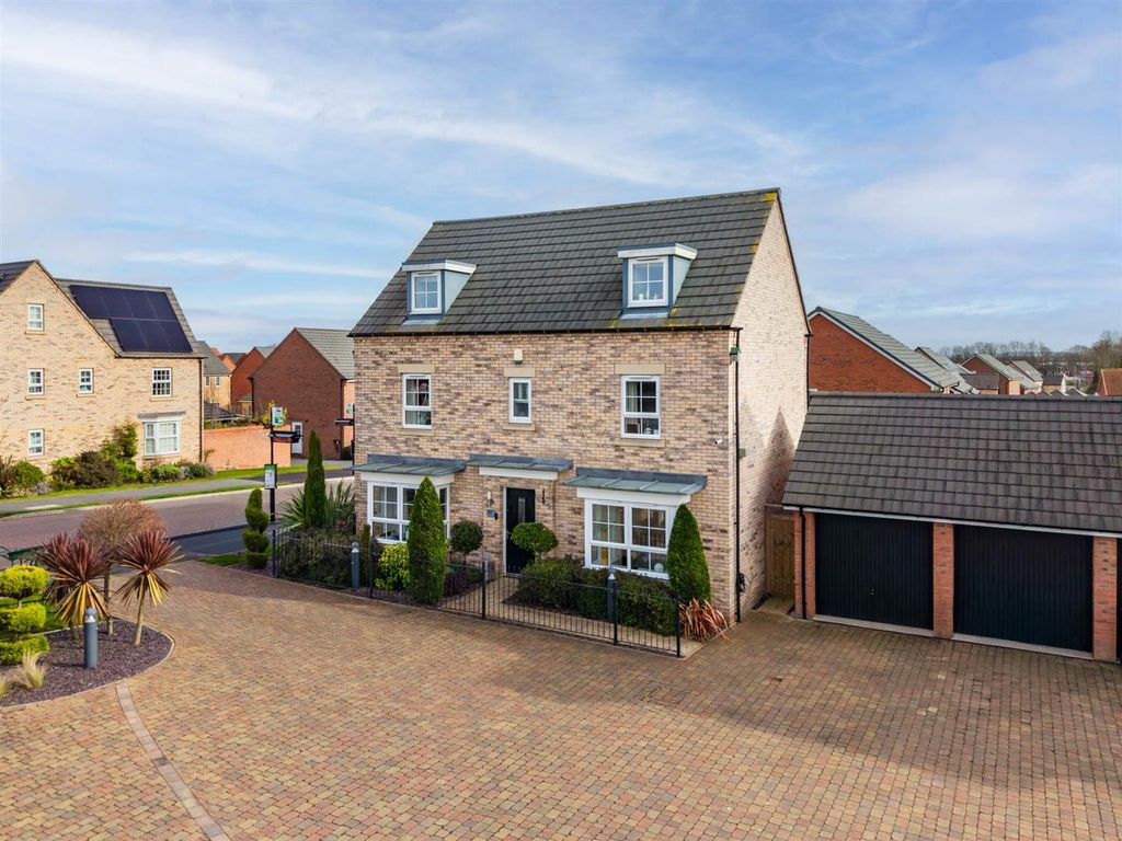 Property photo 1 of 34 6 Dunsmore Avenue-8.Jpg