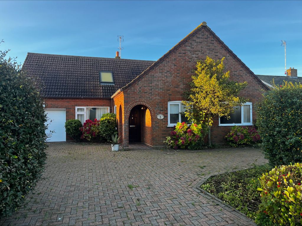 Property photo 1 of 11 Meadow Drive, Mundesley...