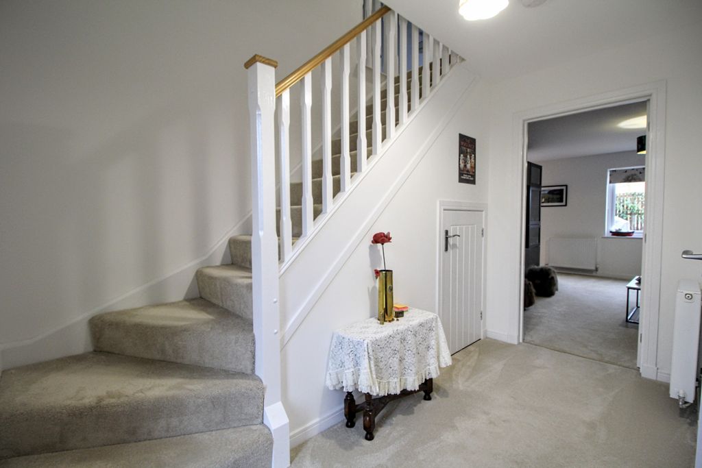 Property photo 3 of 14 Hallway