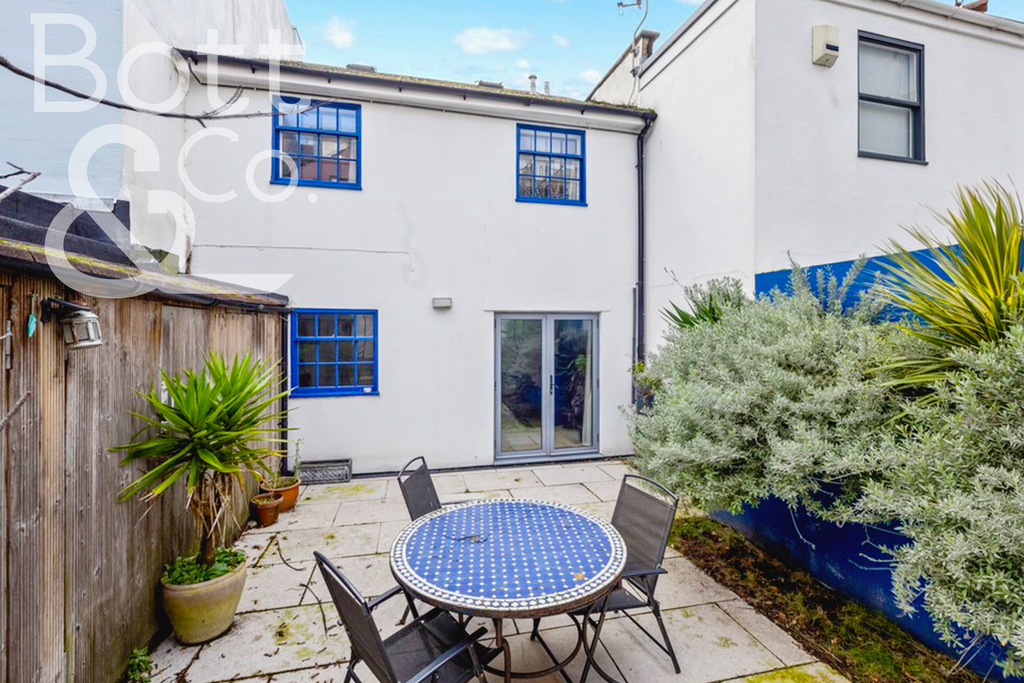 Property photo 2 of 25