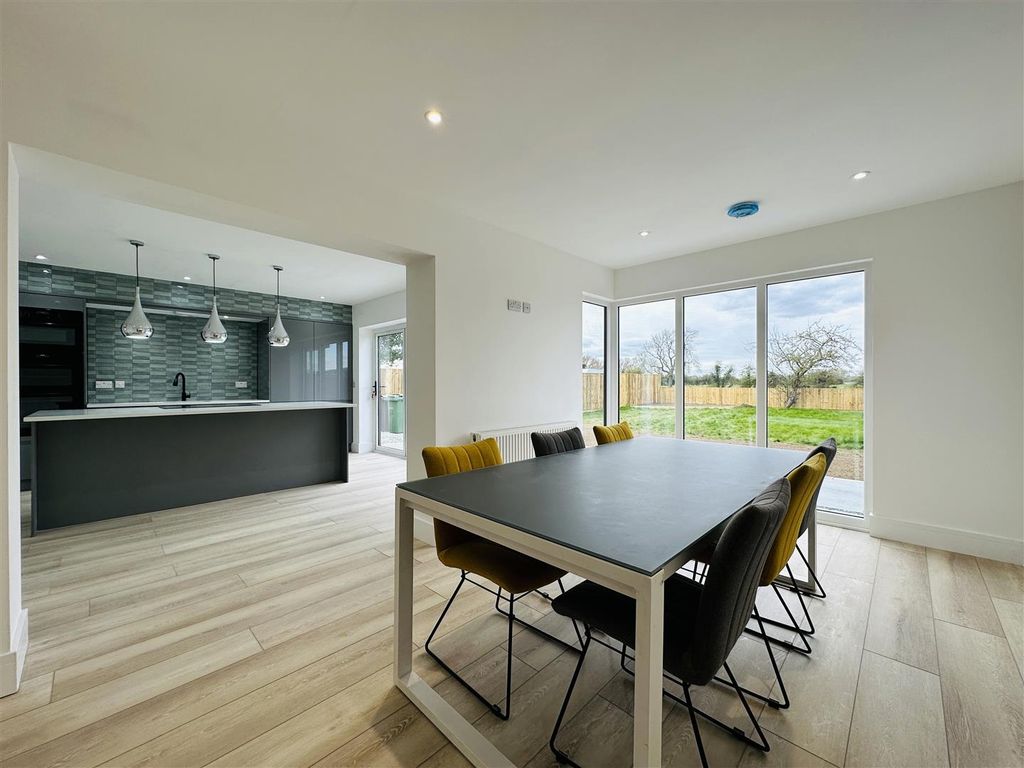 Property photo 2 of 28 Diner