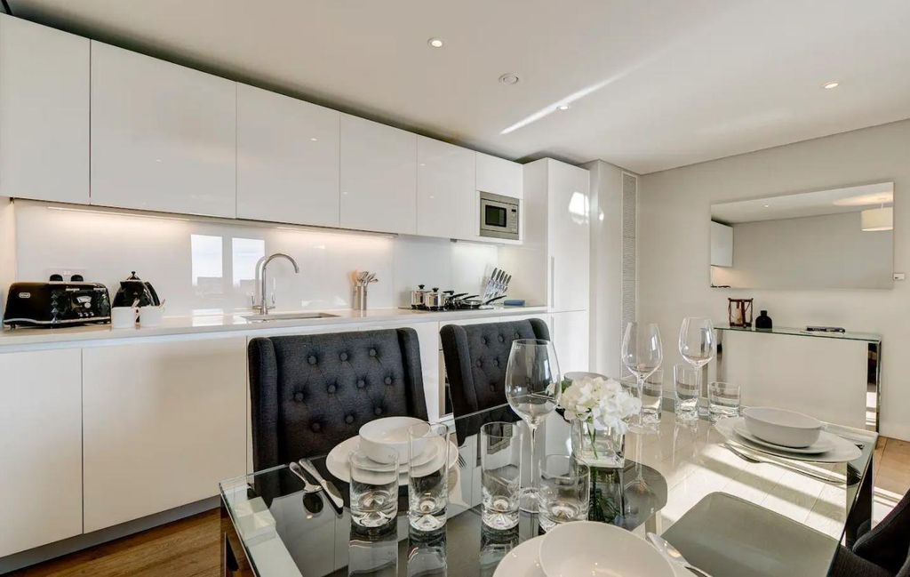 Property photo 3 of 8 Dining