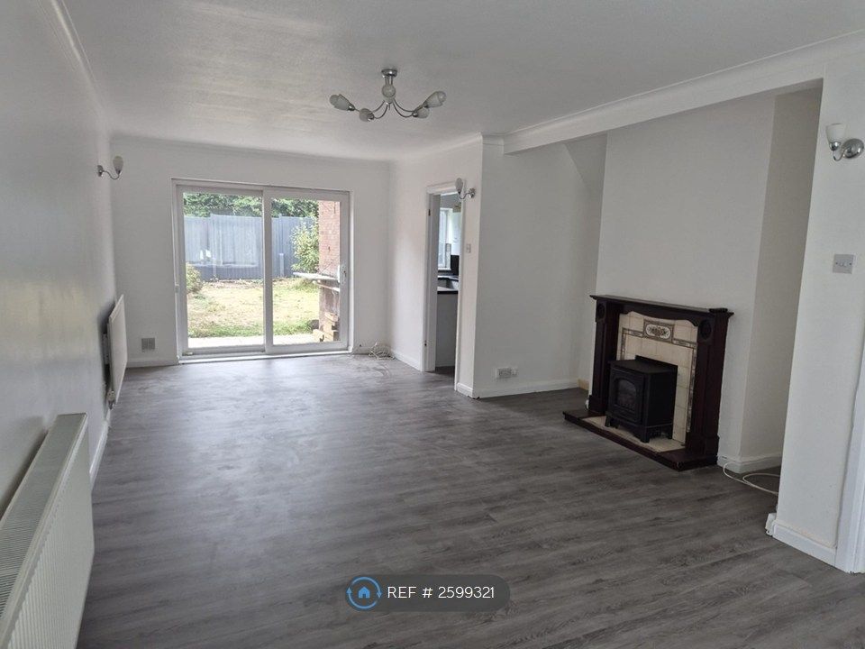 Property photo 1 of 8 Through Lounge