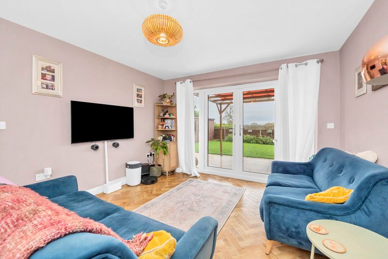 Property photo 2 of 18 Sitting Room