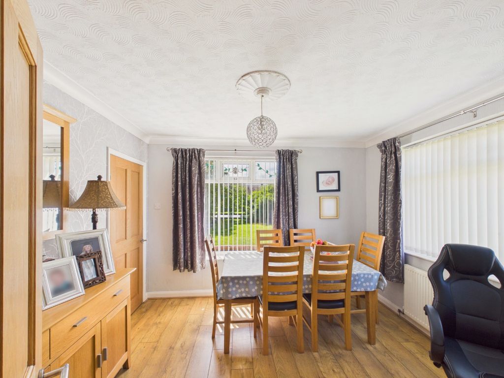 Property photo 2 of 17 4506095
