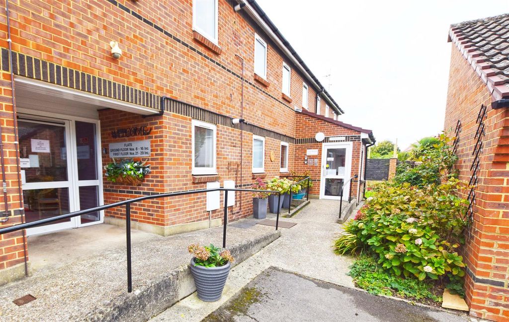 Property photo 1 of 7 Front