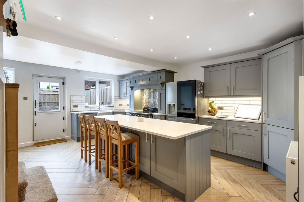 Property photo 3 of 53