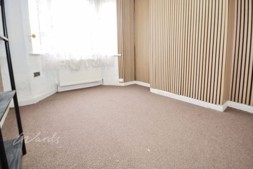 Property photo 3 of 12 Luton Lounge