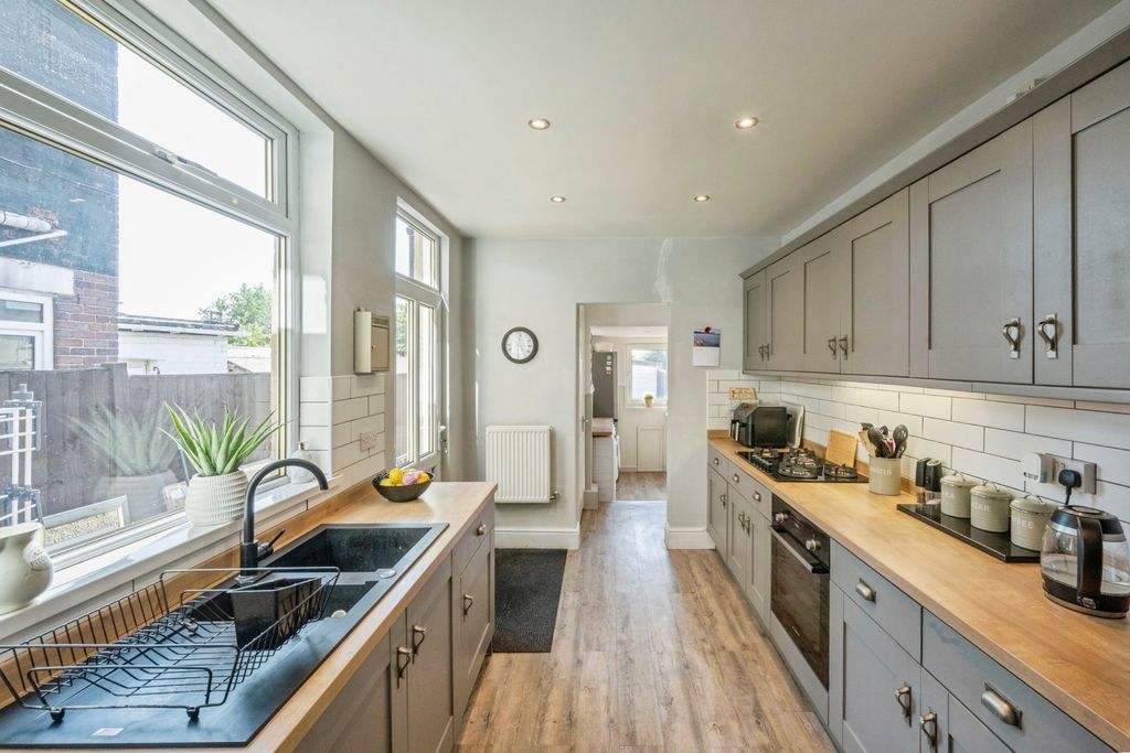 Property photo 3 of 20 Pbox-Img.Jpg